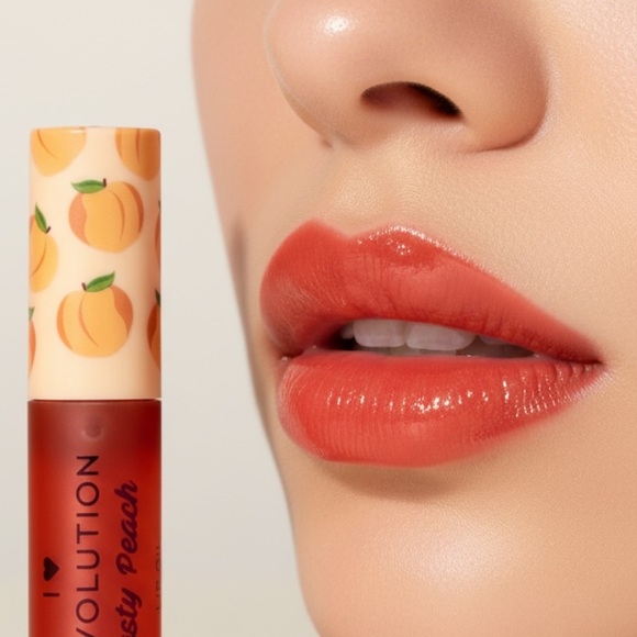 Revolution Tasty Peach Lip Oil - Picture 3 of 8